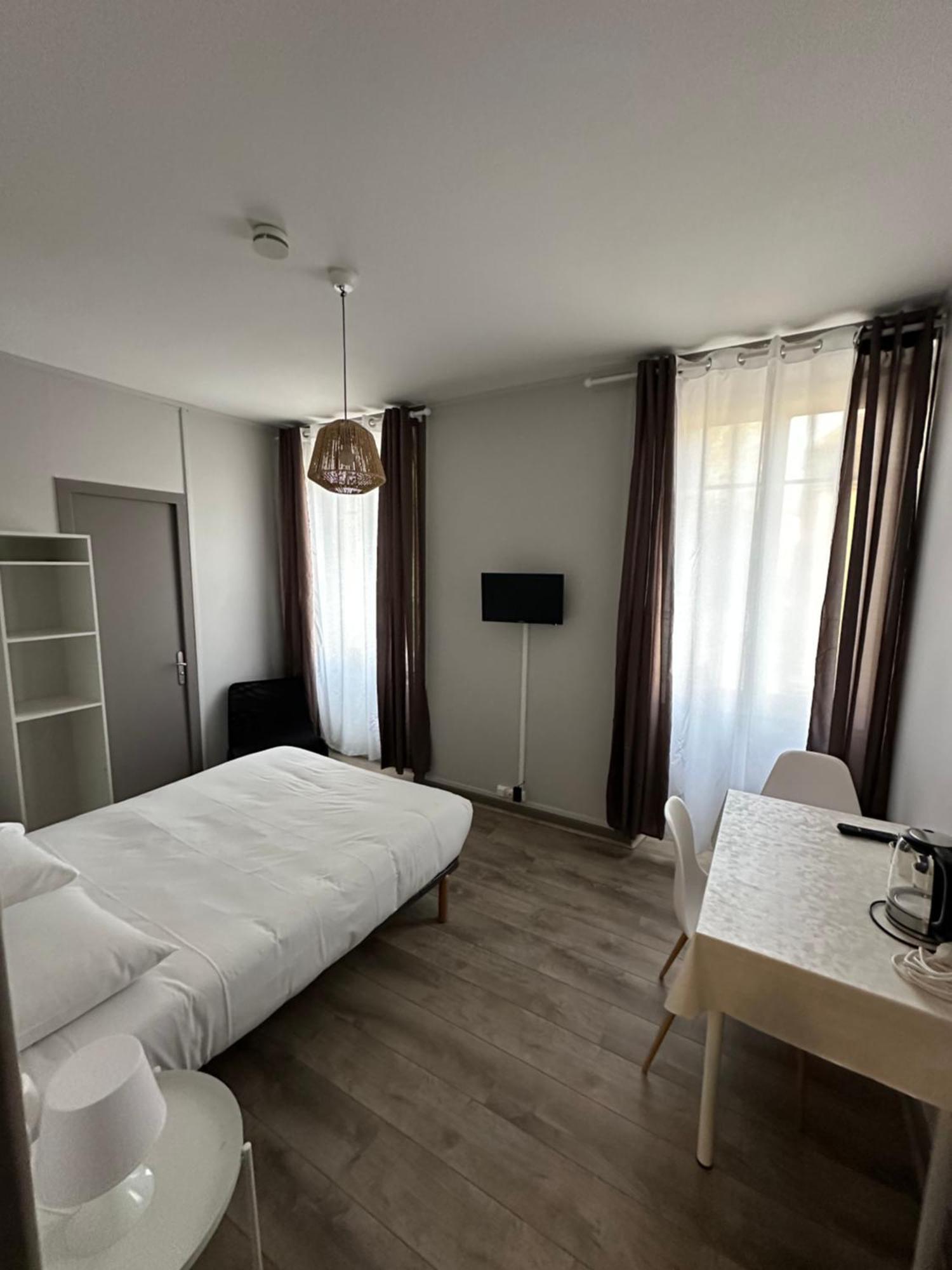 Le Relais De La Gare Hotel Dole Eksteriør billede
